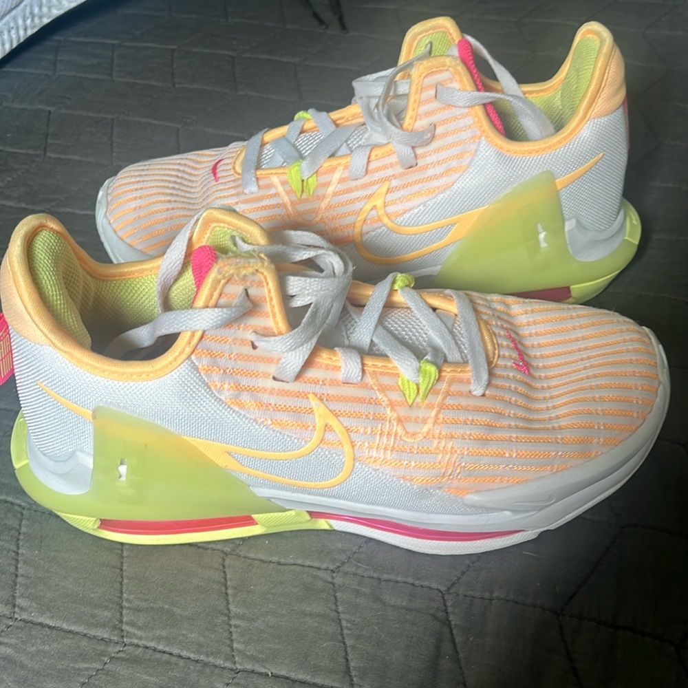 Basketball/Volleyball shoes, women’s 7.5